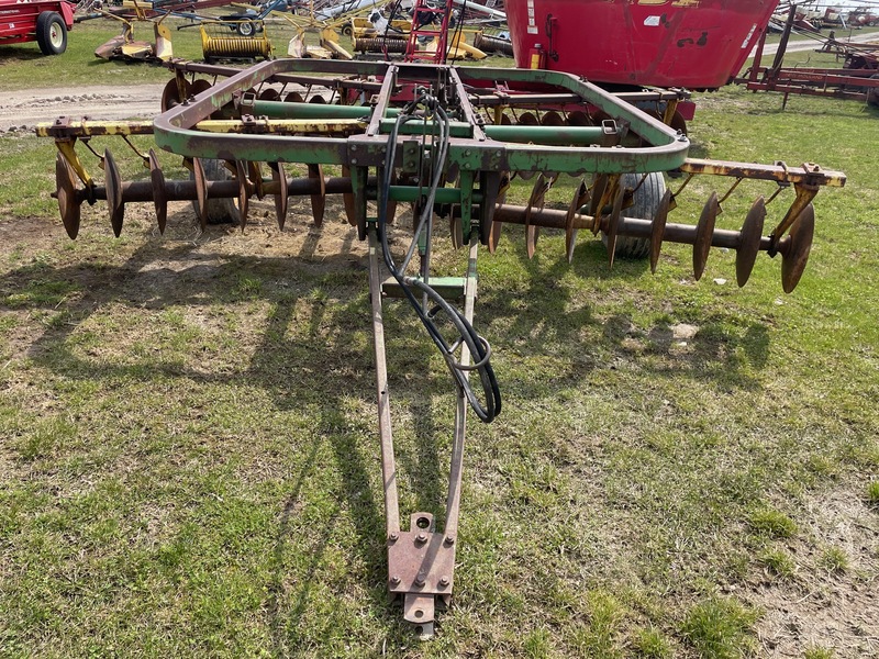Tillage - Discs  John Deere 210 Disc - 13 Foot Photo